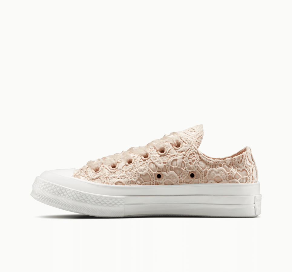 Chuck 70 Crocheted Satin